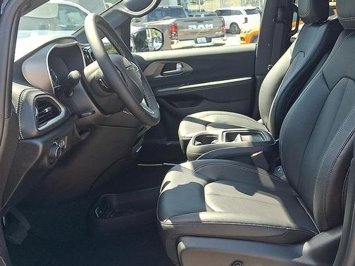 Bright White Clearcoat 2027 Chrysler Pacifica L