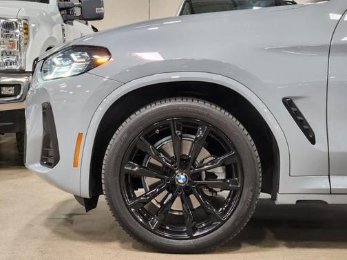 2024 BMW X4 xDrive30i