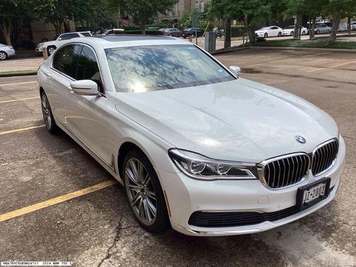 2019 BMW 750 i