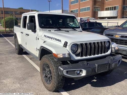 White 2024 Jeep Gladiator Texas Trail