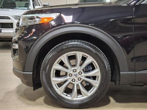 Black 2021 Ford Explorer XLT