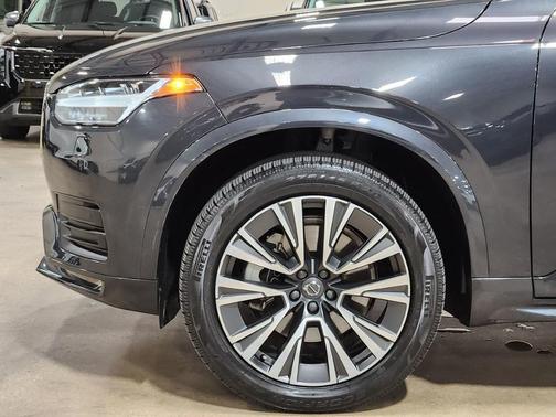 2021 Volvo XC90 T6 Momentum 7 Passenger