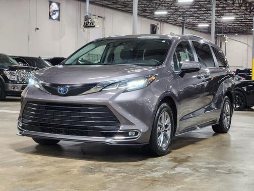 2022 Toyota Sienna XLE