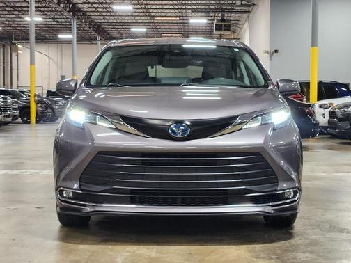 2022 Toyota Sienna XLE
