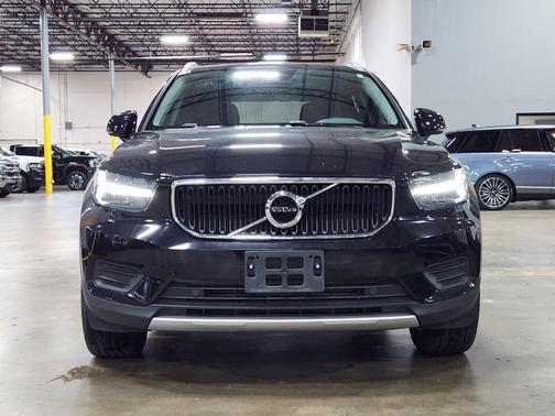 2022 Volvo XC40 T5 Momentum