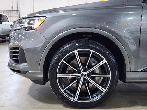2021 Audi Q7 55 Premium Plus