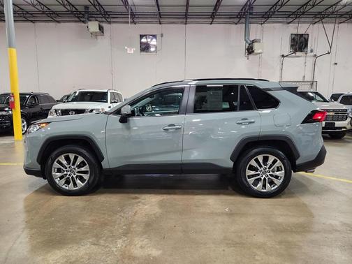2020 Toyota RAV4 XLE Premium
