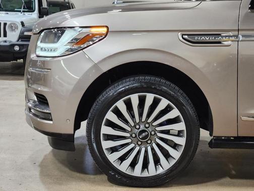 Tan 2020 Lincoln Navigator L Reserve