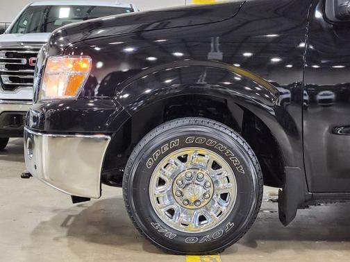 2020 Nissan NV Passenger NV3500 HD SL V8