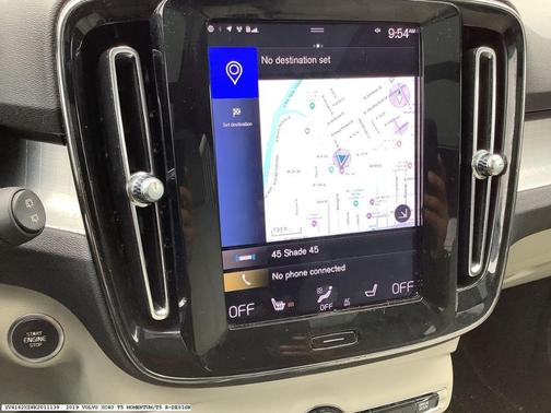 2019 Volvo XC40 MOMENTUM