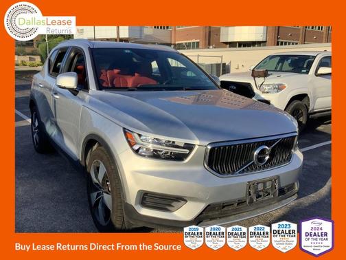 Silver 2019 Volvo XC40 MOMENTUM