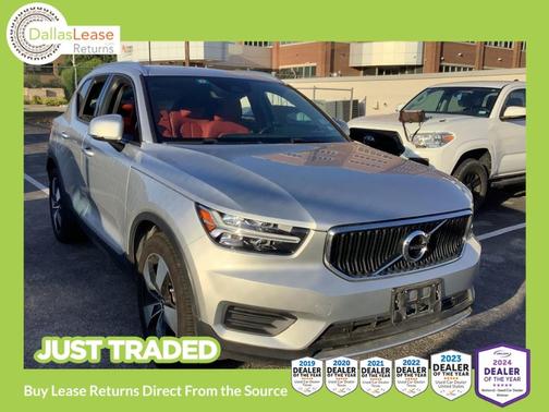 Silver 2019 Volvo XC40 MOMENTUM