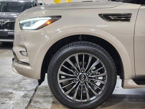 2024 INFINITI QX80 SENSORY