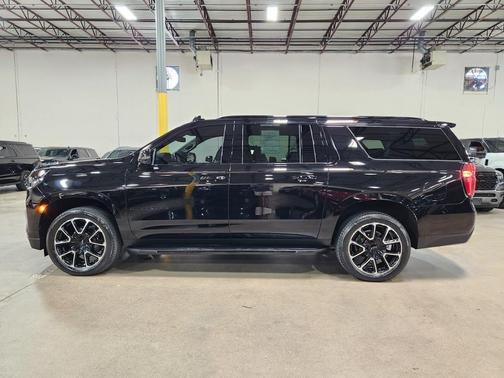 2023 Chevrolet Suburban RST
