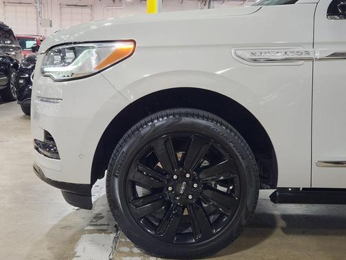 Ceramic Pearl Metallic 2022 Lincoln Navigator Reserve