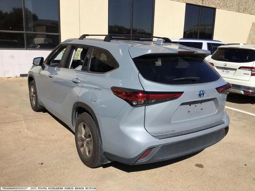 2023 Toyota Highlander Hybrid Bronze Edition