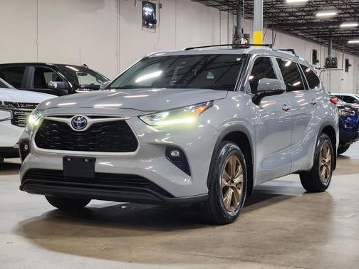 2023 Toyota Highlander Hybrid Bronze Edition