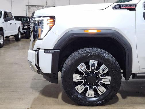 White 2024 GMC Sierra 2500 Denali