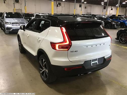 2021 Volvo XC40 T4 R-Design