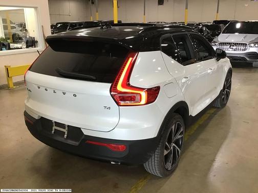 2021 Volvo XC40 T4 R-Design