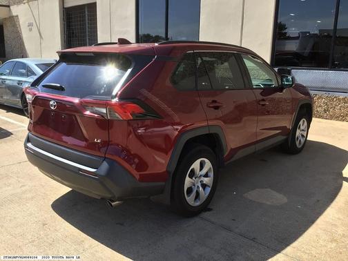 2020 Toyota RAV4 LE