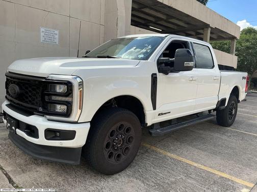 White 2025 Ford F-250 Lariat