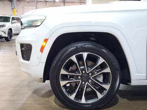 White 2021 Jeep Grand Cherokee L Overland