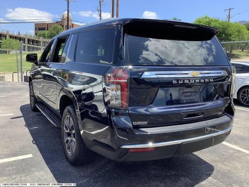 2023 Chevrolet Suburban LT