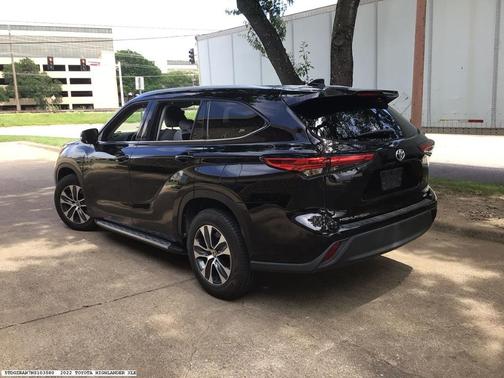 Opulent Amber 2022 Toyota Highlander XLE