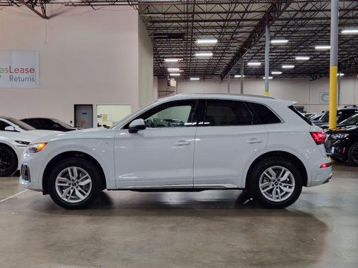 Glacier White Metallic 2022 Audi Q5 45 S line quattro Premium