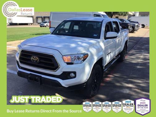 White 2022 Toyota Tacoma SR5