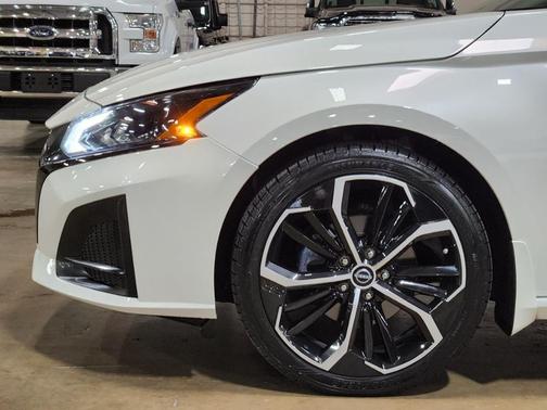 White 2023 Nissan Altima 2.5 SR