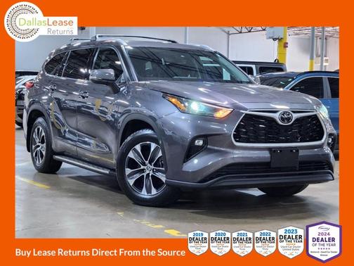 Gray 2022 Toyota Highlander XLE