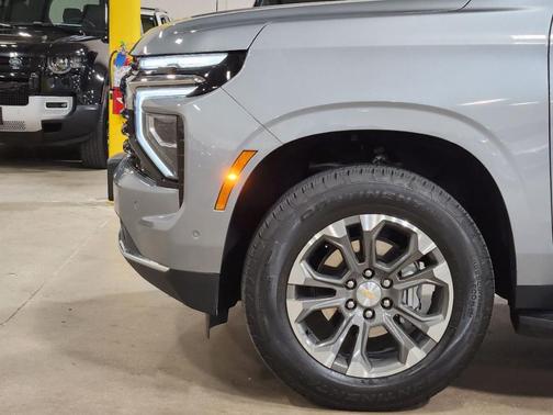 2025 Chevrolet Suburban LS