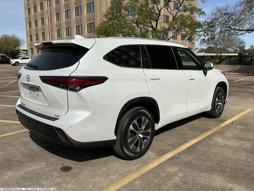 Wind Chill Pearl 2022 Toyota Highlander XLE