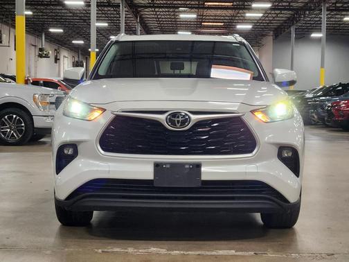 Wind Chill Pearl 2022 Toyota Highlander XLE
