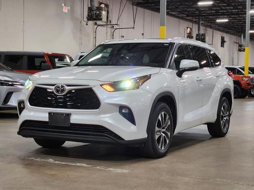Wind Chill Pearl 2022 Toyota Highlander XLE