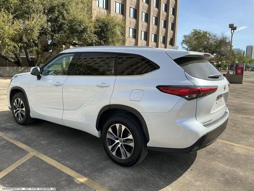 Wind Chill Pearl 2022 Toyota Highlander XLE
