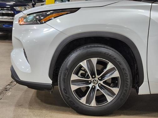 Wind Chill Pearl 2022 Toyota Highlander XLE