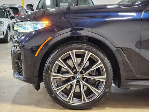 2022 BMW X7 M50i