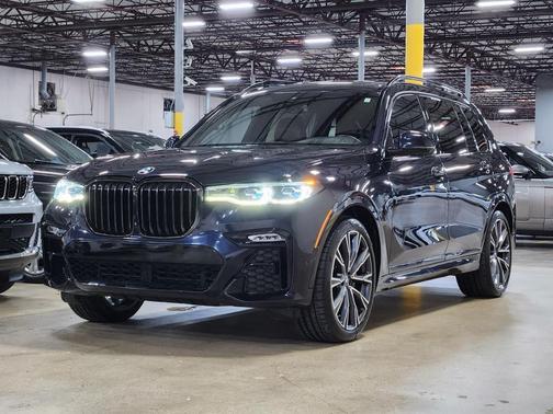 2022 BMW X7 M50i
