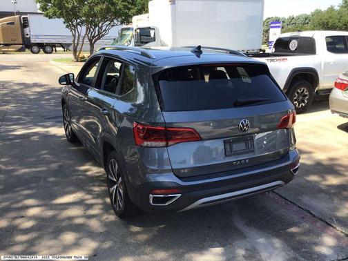 Platinum Gray Metallic 2022 Volkswagen Taos 1.5T SE