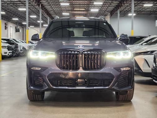 2022 BMW X7 M50i