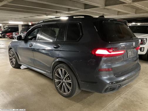2022 BMW X7 M50i