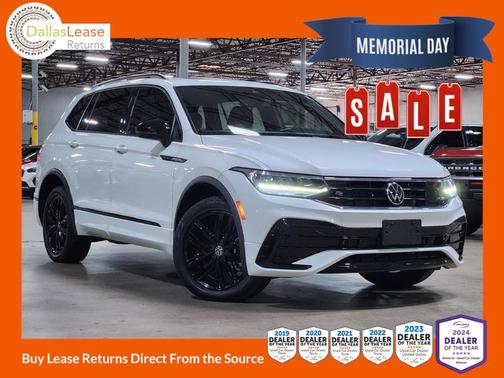 Oryx White Pearl Effect 2022 Volkswagen Tiguan 2.0T SE R-Line Black
