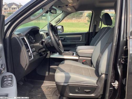2016 RAM 1500 SLT