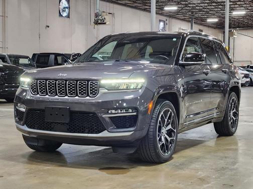 2022 Jeep Grand Cherokee Summit