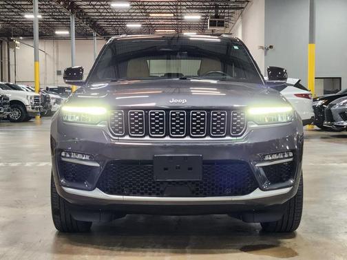 2022 Jeep Grand Cherokee Summit