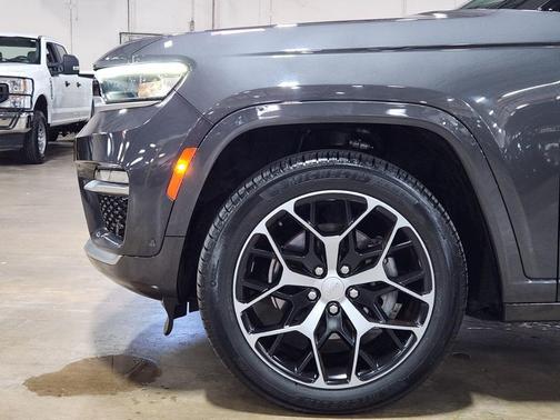 2022 Jeep Grand Cherokee Summit