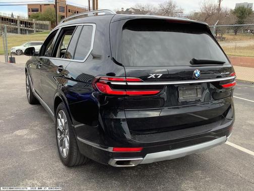 2025 BMW X7 xDrive40i